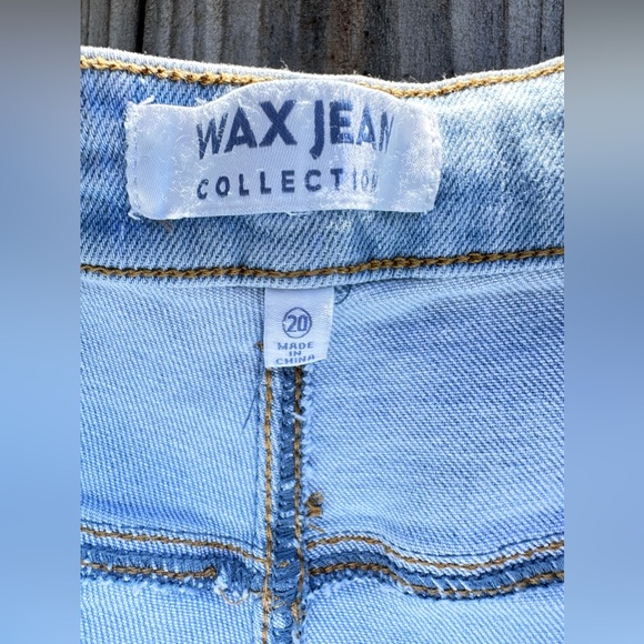 Women plus size ripped jeans, size 20, length is about 3’ please see photos. - Picture 2 of 3